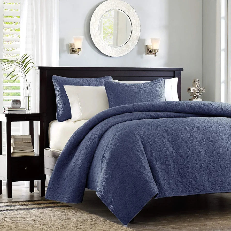Madison Park Quebec Quilt Set - Luxurious Damask Stitching Design, Cotton Filled Lightweight Coverlet Bedspread Bedding, Shams, Full/Queen(90"x90"), Navy 3 Piece