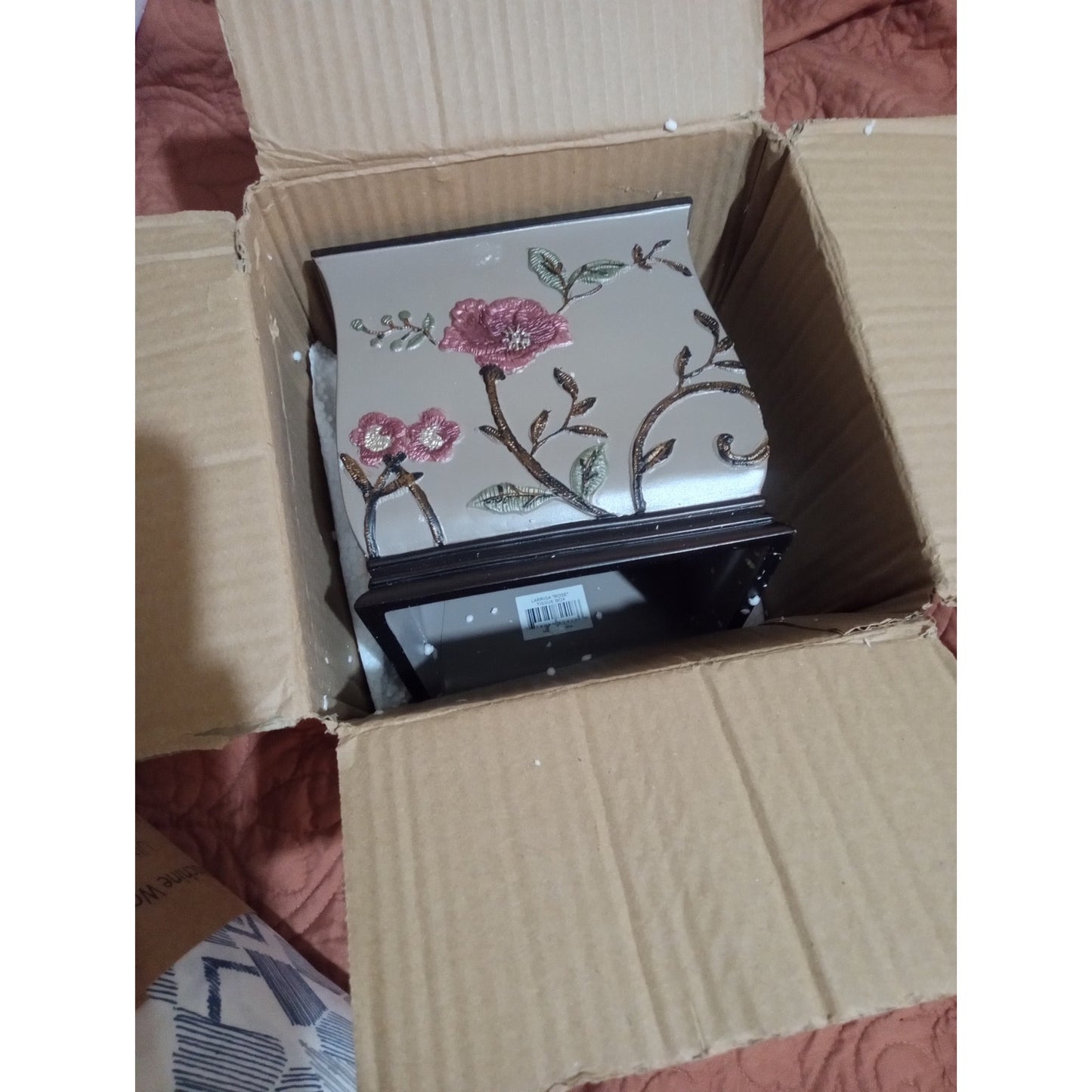 Popular Larrisa Rose Flower Embroidery Design Tissue Box Rose Gold