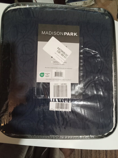 Madison Park Quebec Quilt Set - Luxurious Damask Stitching Design, Cotton Filled Lightweight Coverlet Bedspread Bedding, Shams, Full/Queen(90"x90"), Navy 3 Piece
