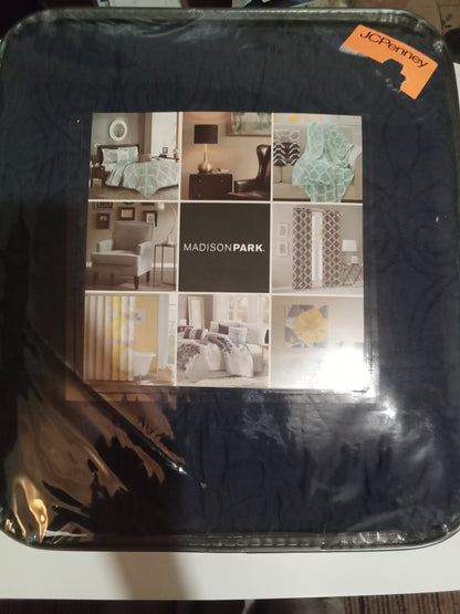 Madison Park Quebec Quilt Set - Luxurious Damask Stitching Design, Cotton Filled Lightweight Coverlet Bedspread Bedding, Shams, Full/Queen(90"x90"), Navy 3 Piece